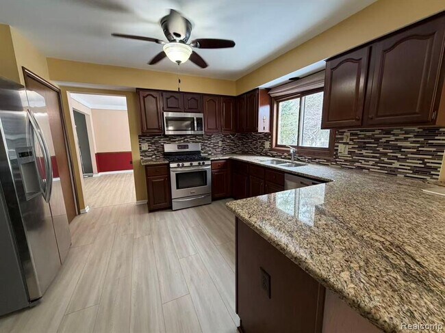 Building Photo - 24397 Venice Dr