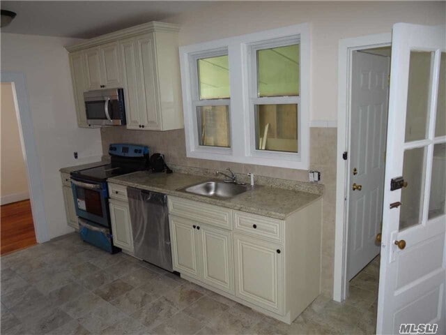 Kitchen - 91 Jerusalem Ave