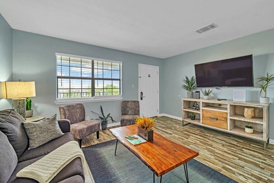 Building Photo - 312 Bream Ave