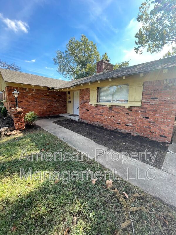 Building Photo - 5102 E 33rd St