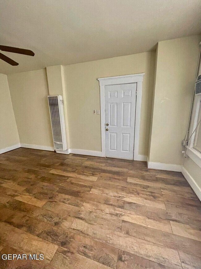 Building Photo - 2526 Yandell Dr