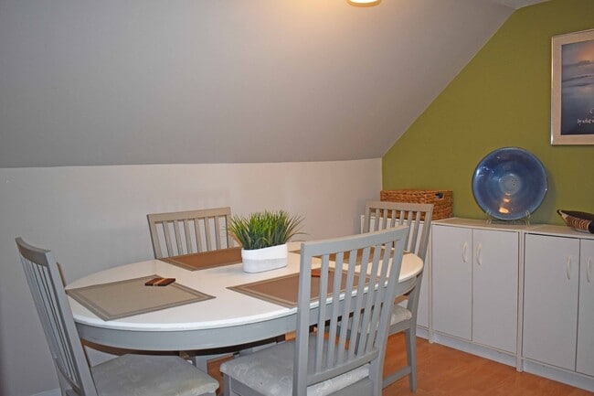 Building Photo - Adorable Waterfront Condo