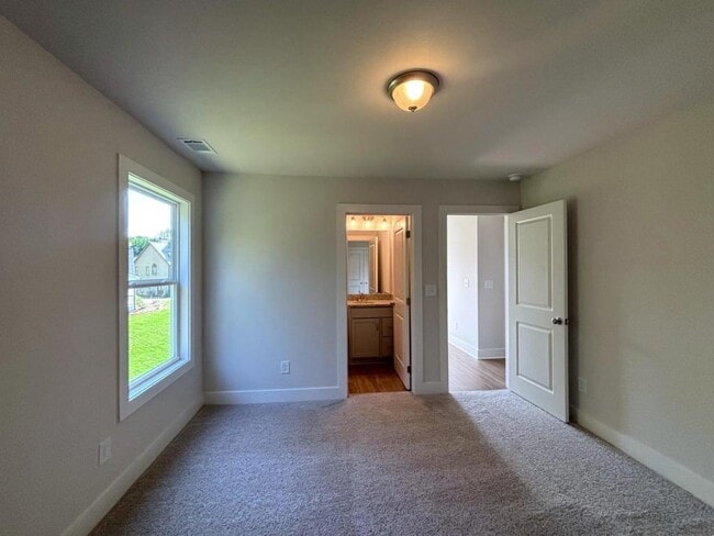 Building Photo - 4421 Whitetail Path Cove