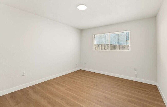 Building Photo - 327 22nd St