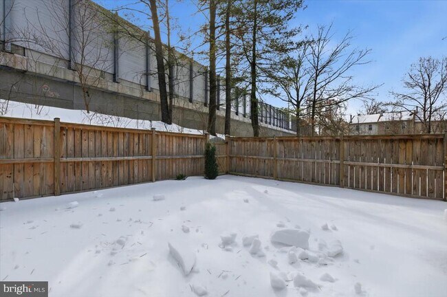 Building Photo - 14187 Royal Oak Ln