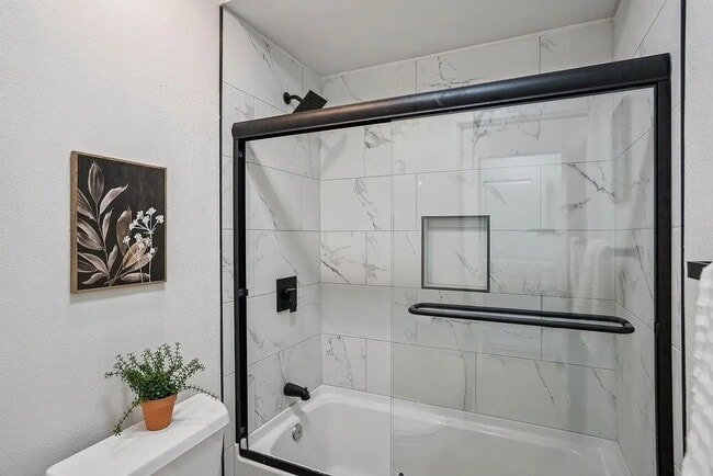 Building Photo - "Charming 1-Bedroom Retreat in the Heart of San Jose's Vibrant Community!"