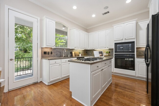Building Photo - 224 Birdsall St