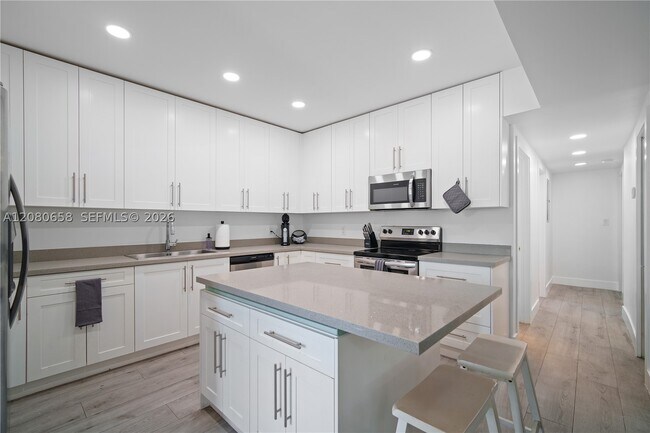 Building Photo - 836 NW 33rd Ave