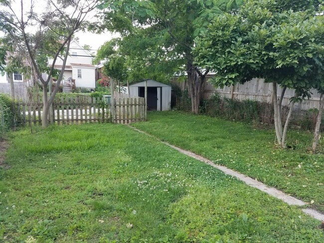 Building Photo - Two Bed/1Bath House