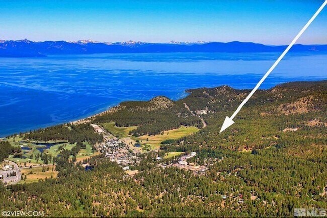 Building Photo - Large quiet condo backs to the forest