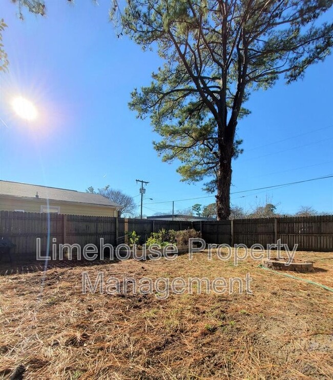 Building Photo - 2001 Pershing Ave