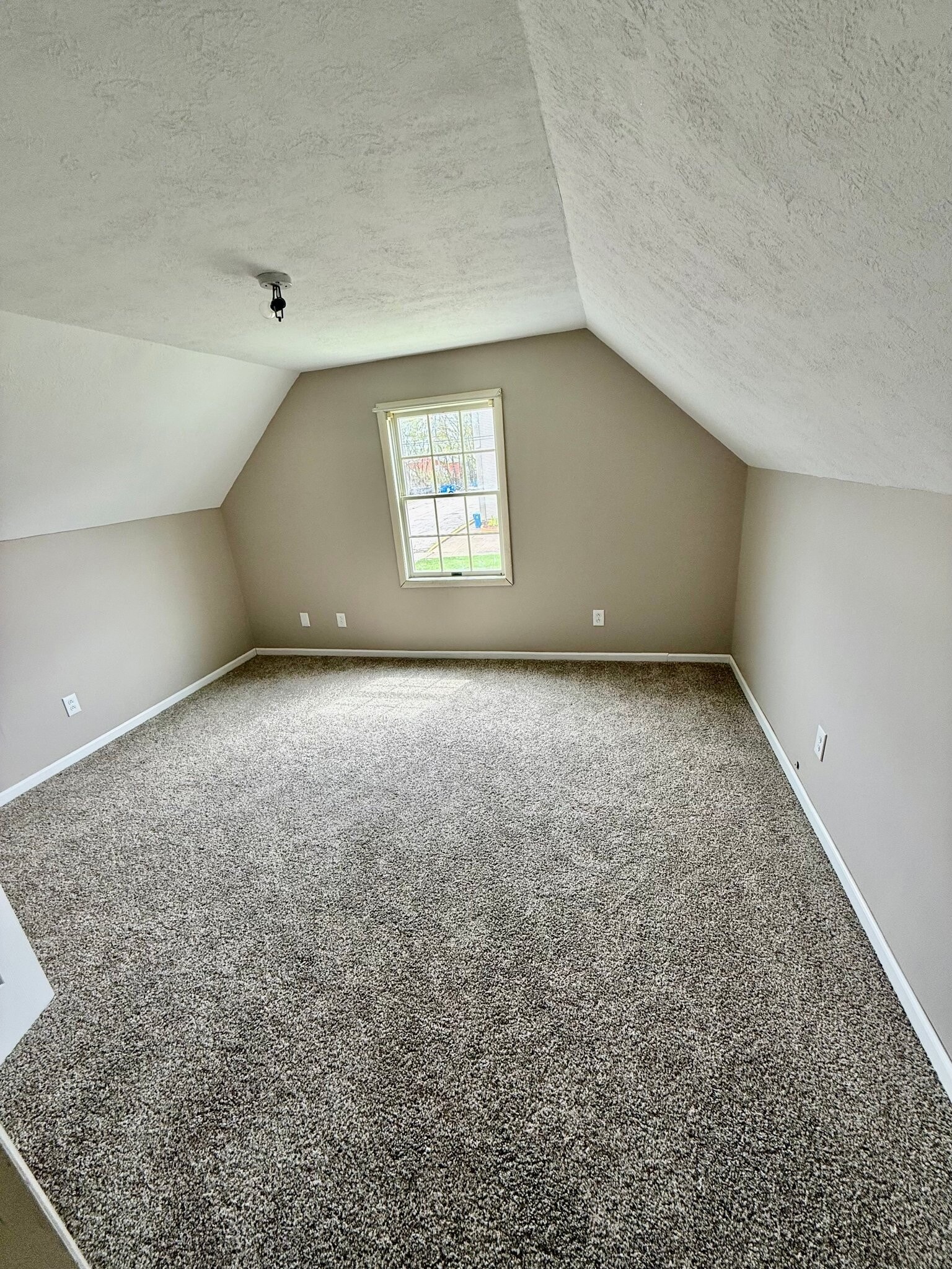 Building Photo - 220 W 15th St