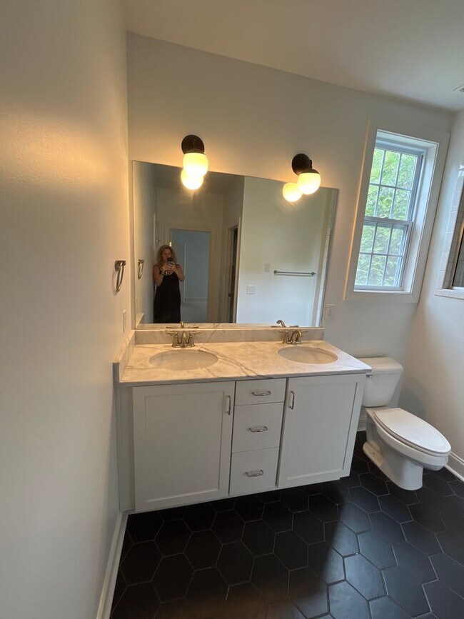 Building Photo - 3 Bedroom/ 2.5 Bath Home in Woodbine with Beautiful Screened in Porch and Fenced Yard.