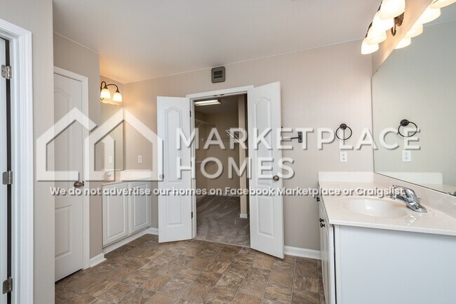 Building Photo - 102 Berwick Ct