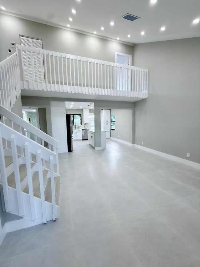Building Photo - 46 Tara Lakes Dr E