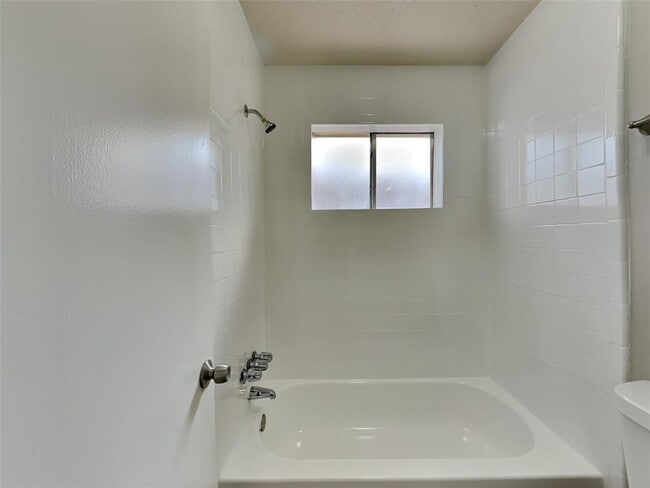 Building Photo - 4823 Ingleside Ct