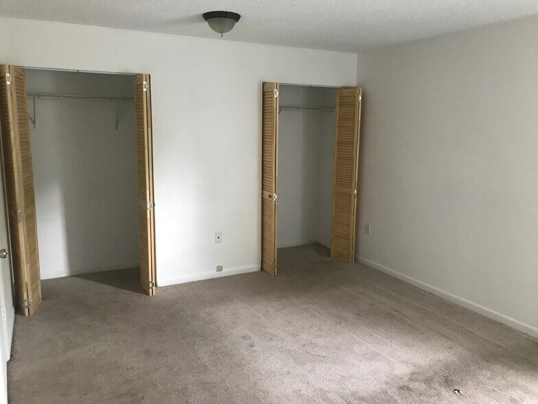 Building Photo - 11925 NE 2nd Ave