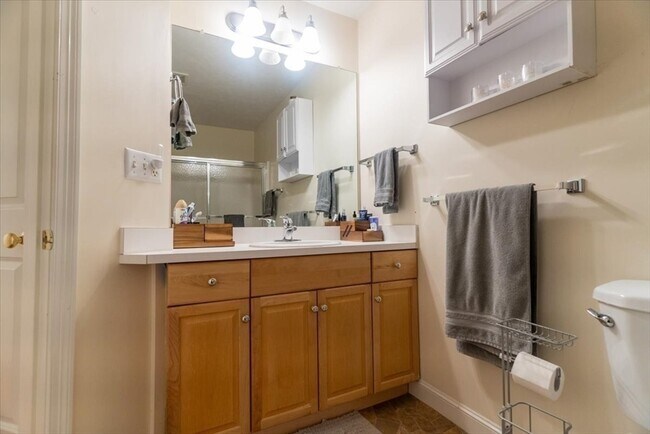 Building Photo - 68 Village Dr