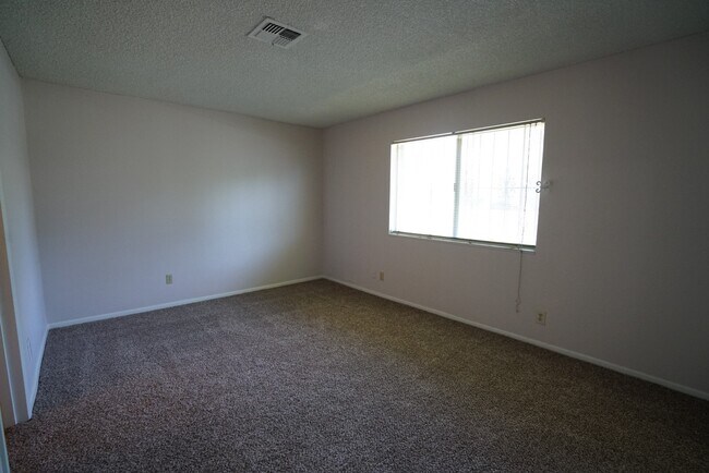 Building Photo - 3619 Villa Knolls E Dr