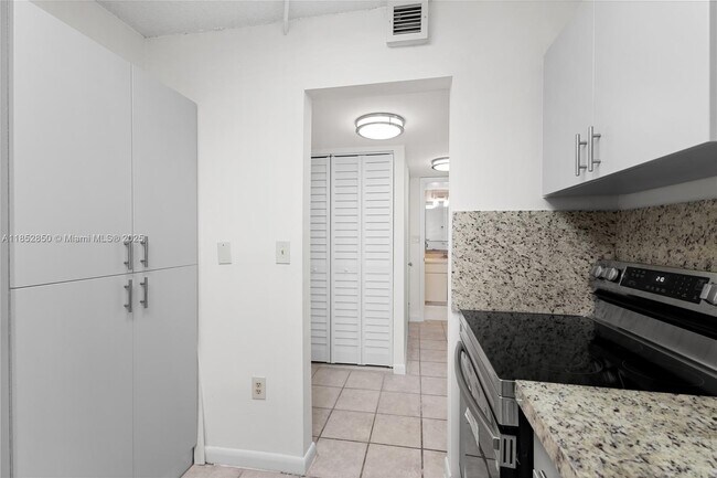 Building Photo - 345 Ocean Dr
