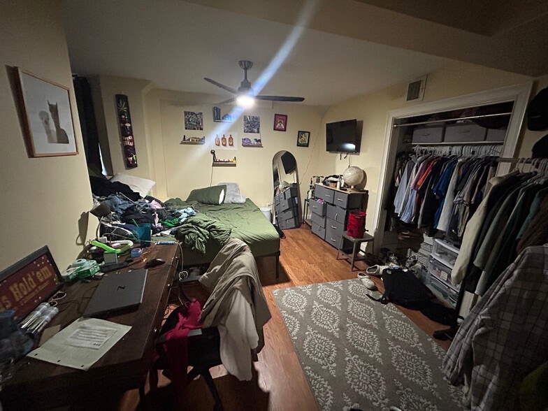 Building Photo - 719 Parker St