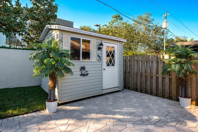 Building Photo - 6378 Moseley St