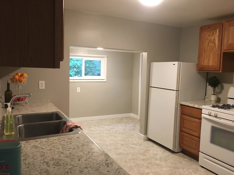 Kitchen view 3 - 124 Sears St