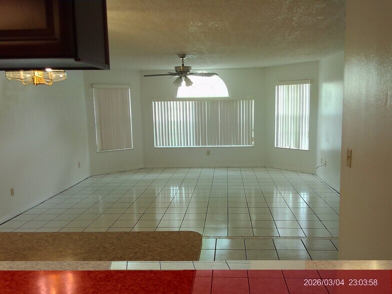 Building Photo - 5015 Laguna Bay Cir