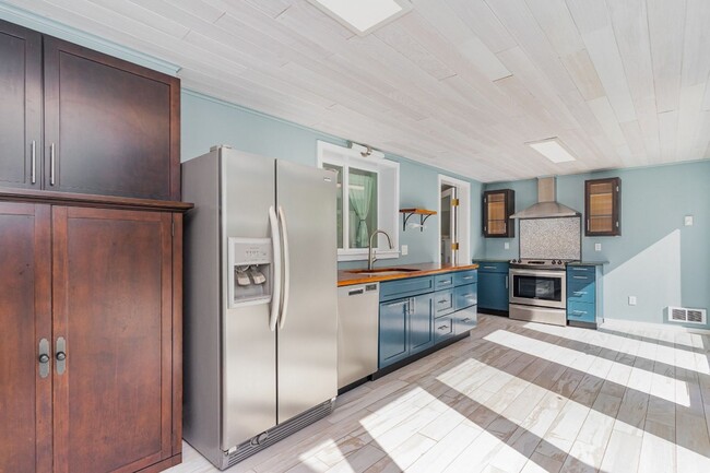 Building Photo - 5Bd/2.5Ba Seattle House