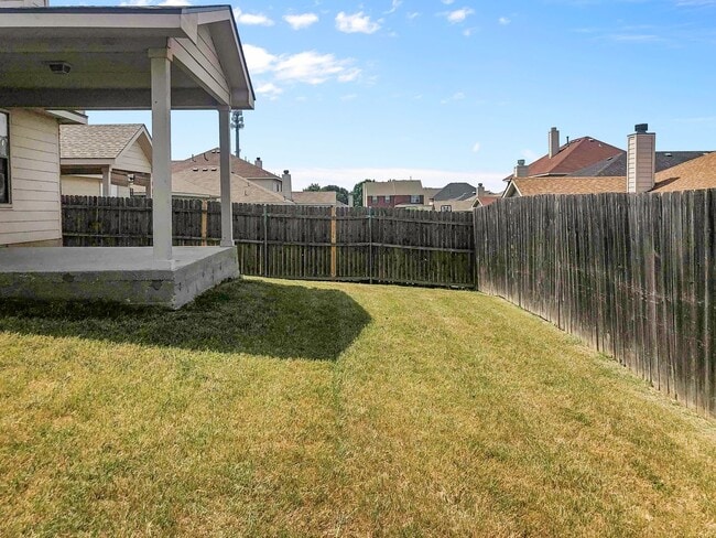 Building Photo - Spacious 1 Story Home!