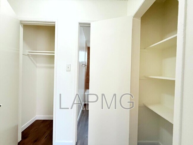 Building Photo - 169 W 42nd St