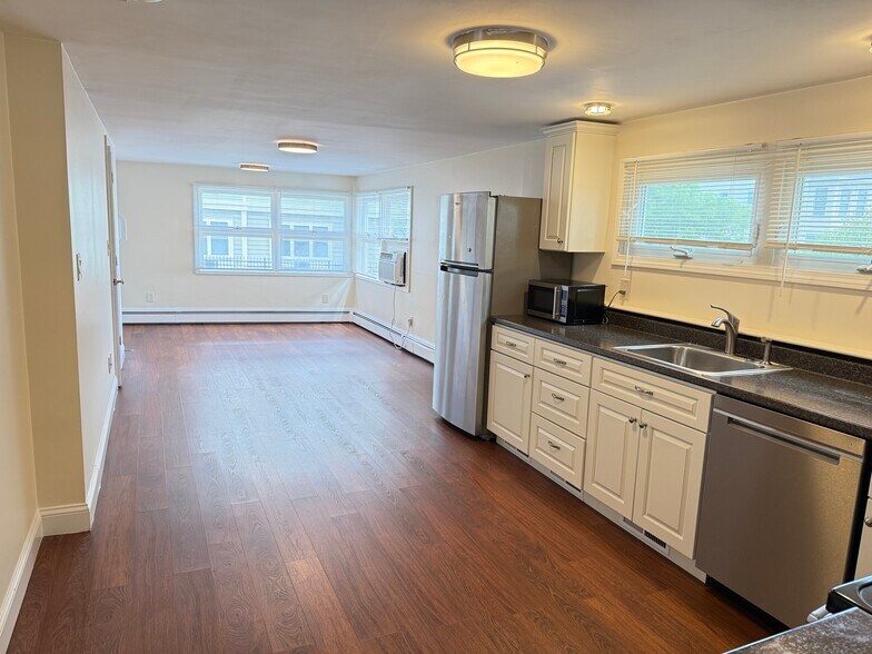 Building Photo - 332 Cabot St
