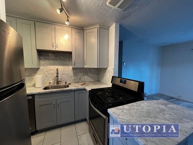 Building Photo - Cozy 2 bedroom, 1 bathroom cottage with a ...