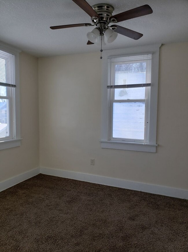 Building Photo - 3 Bedroom Townhouse near Downtown
