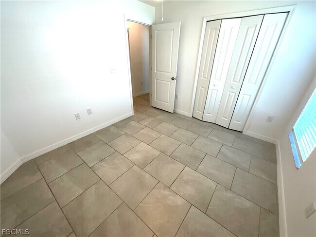 Building Photo - 3905 Treasure Oak Wy