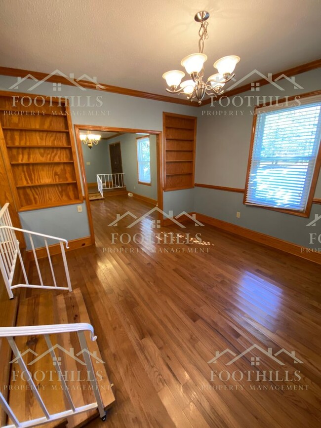 Building Photo - Quaint 3-Bedroom Brick Ranch with Custom T...