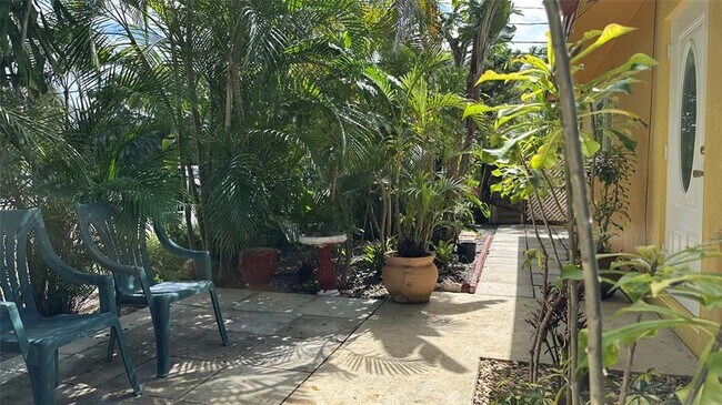 Building Photo - 400 SW 9th St