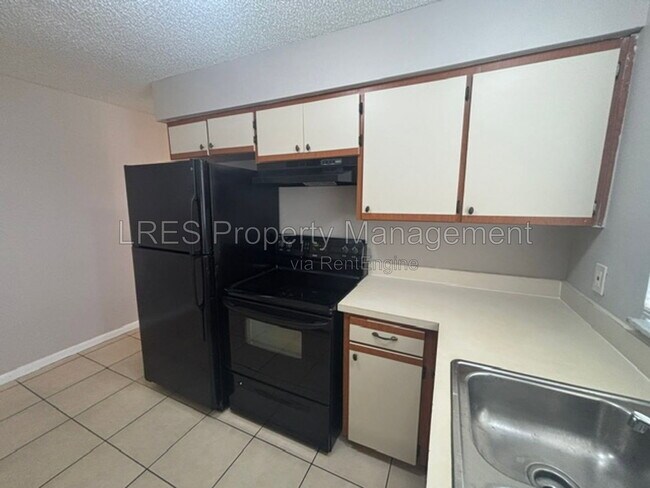 Building Photo - 1020 S Bay Ave