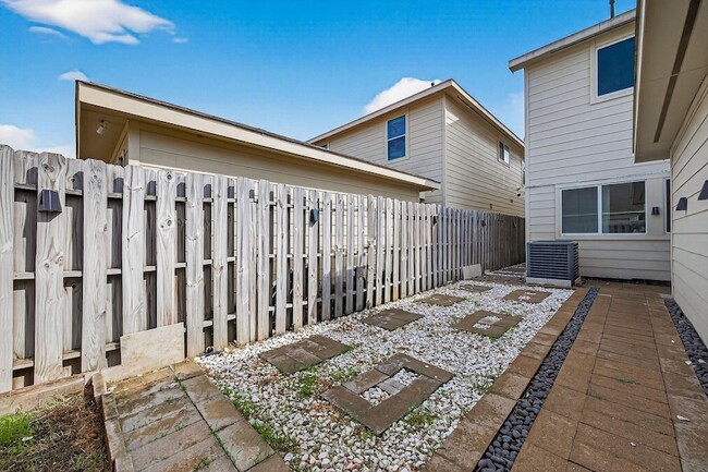 Building Photo - 14574 Empanada Dr