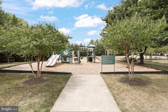 Building Photo - 42824 Edgegrove Heights Terrace