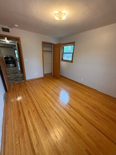 Building Photo - 3020 W 44th St