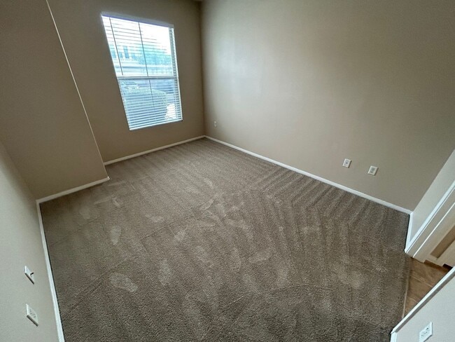 Building Photo - 2 BEDROOM CONDO IN SOUTHWEST LAS VEGAS CONDO