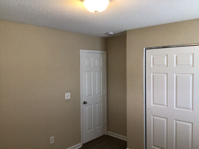 Building Photo - 3104 Olustee Dr