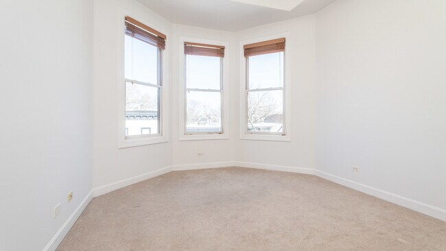 Building Photo - 845 W Altgeld St