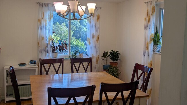 Building Photo - 3943 Boulevard Dr