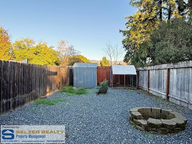 Building Photo - 1521-1523 Talmage Ct