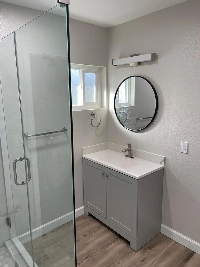 Building Photo - 1010 Cypress Ave