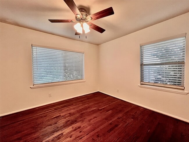 Building Photo - 421 Jolee St