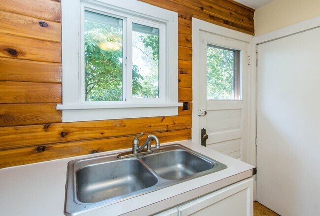 Building Photo - Great 1 bed, 1 bath home