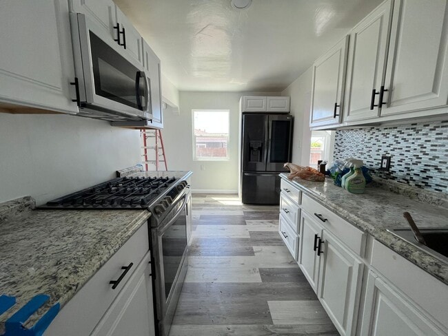 Building Photo - Fully renovated 4 bedroom 3 bathroom in National City!